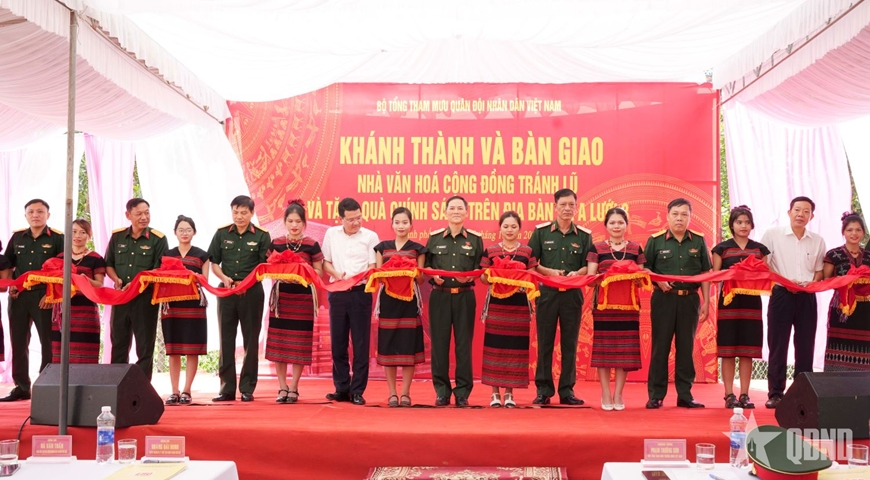 Bộ Tổng Tham mưu tặng Nhà văn hóa cộng đồng tránh lũ cho đồng bào xã A Lưới 3 (TP Huế)